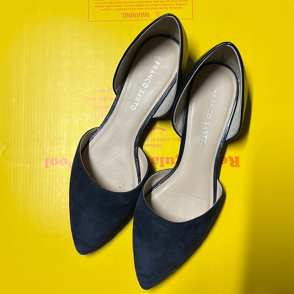 Closed toe Franco Sarto shoe